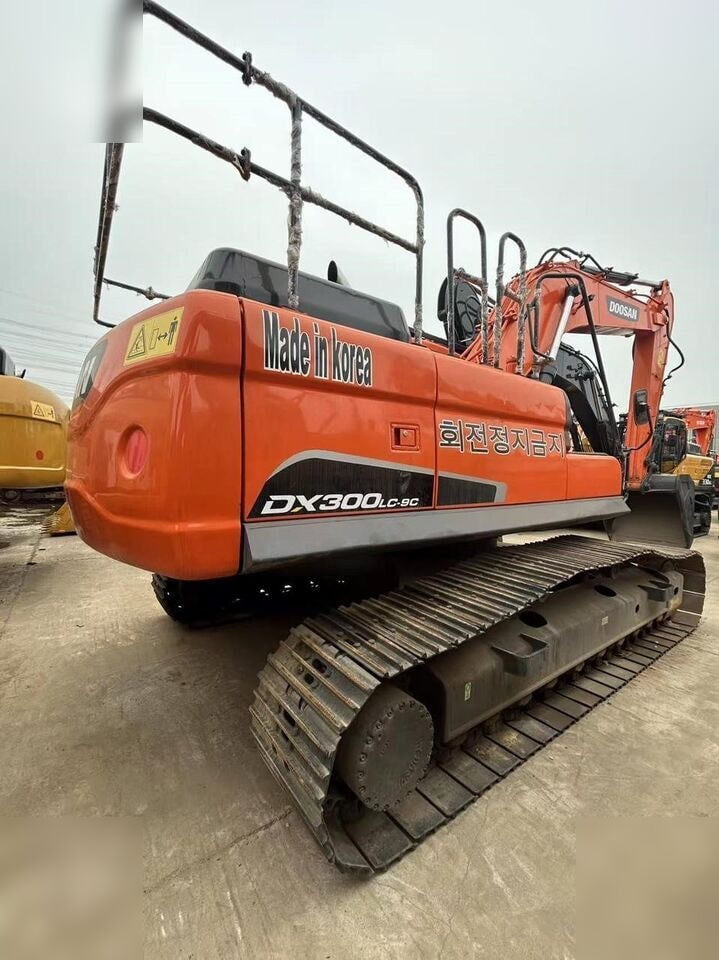 2021 Doosan DX300LC-9C crawler excavator rear three-quarter view