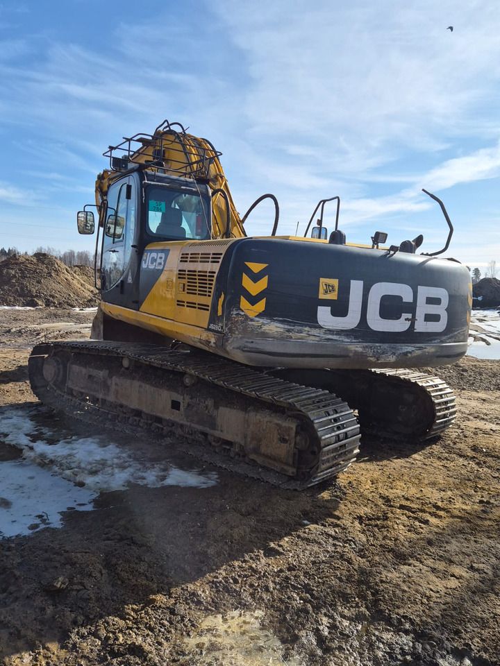 2014 JCB JS290LC crawler excavator rear three-quarter view 2014 JCB JS290LC crawler excavator rear three-quarter view