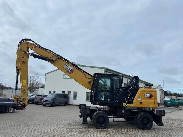 2024 Caterpillar MH3024-07D material handler, side view