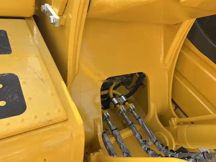 Dettaglio tubi flessibili idraulici escavatore cingolato Komatsu PC200-8 del 2020 Dettaglio tubi flessibili idraulici escavatore cingolato Komatsu PC200-8 del 2020