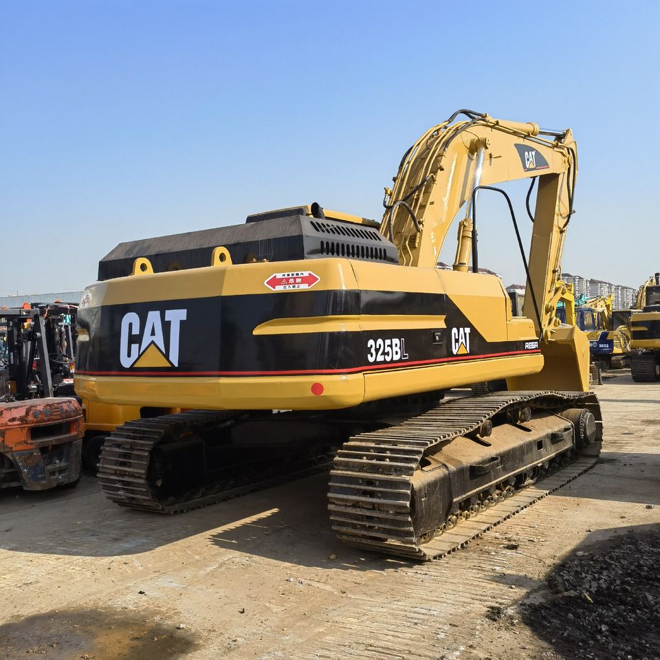2022 Caterpillar 325BL crawler excavator, rear three-quarter view 2022 Caterpillar 325BL crawler excavator, rear three-quarter view