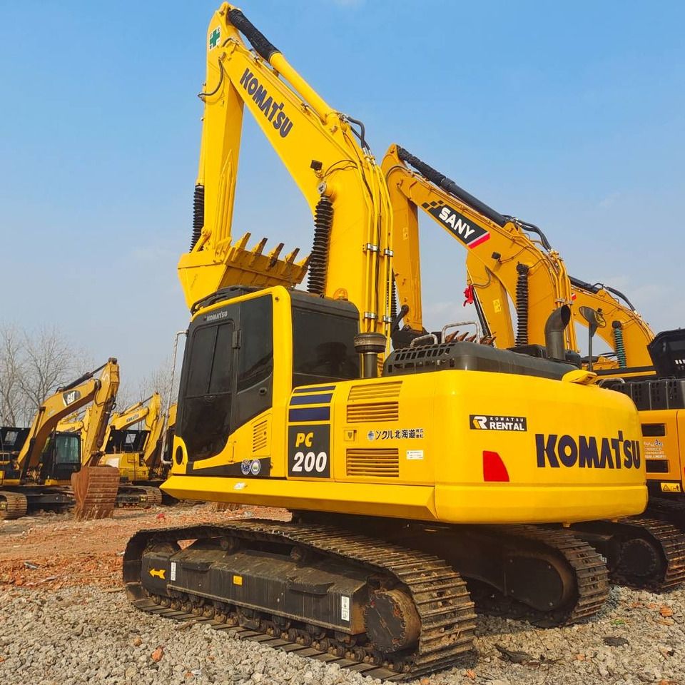 2024 Komatsu PC200-8 koparka gąsienicowa, widok z tyłu pod kątem 2024 Komatsu PC200-8 koparka gąsienicowa, widok z tyłu pod kątem