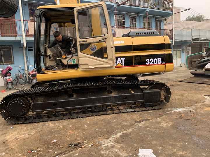2026 Caterpillar 320BL crawler excavator, side view with open cab door 2026 Caterpillar 320BL crawler excavator, side view with open cab door
