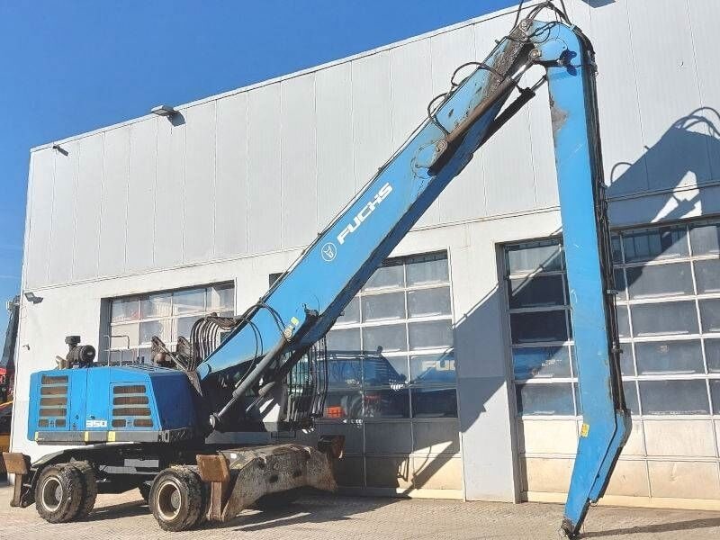 2015 Fuchs MHL350F material handler, side profile view 2015 Fuchs MHL350F material handler, side profile view