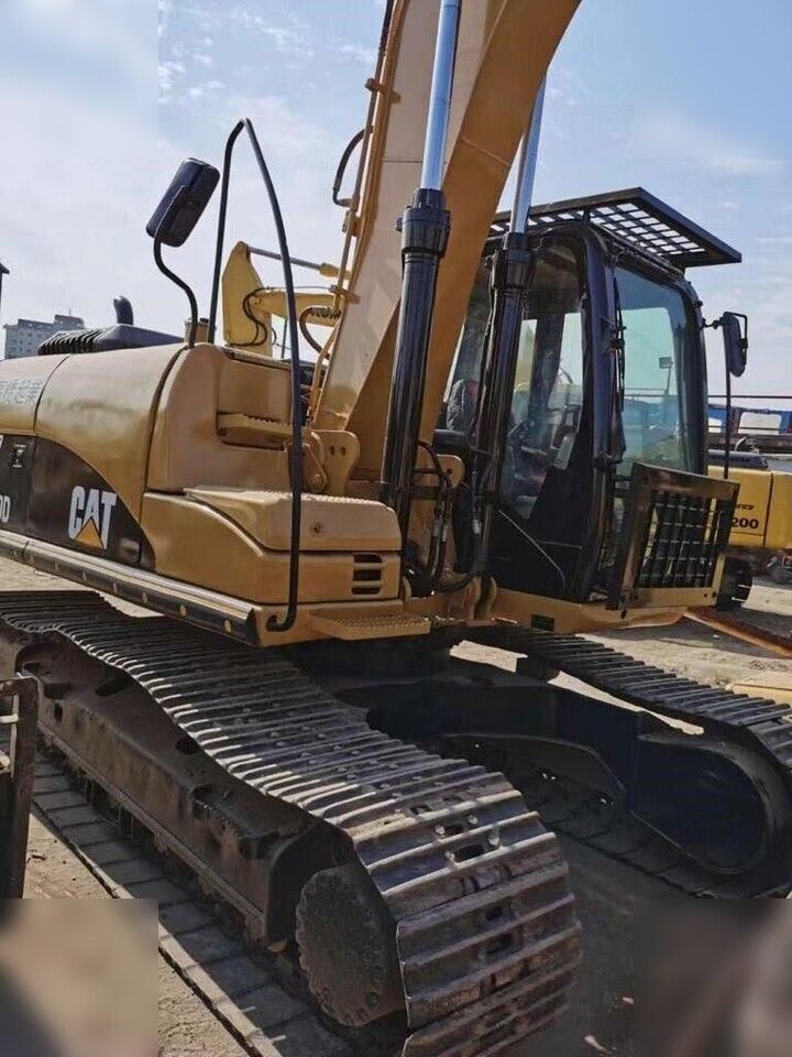 Escavatore cingolato Caterpillar 320D del 2018, vista laterale Escavatore cingolato Caterpillar 320D del 2018, vista laterale