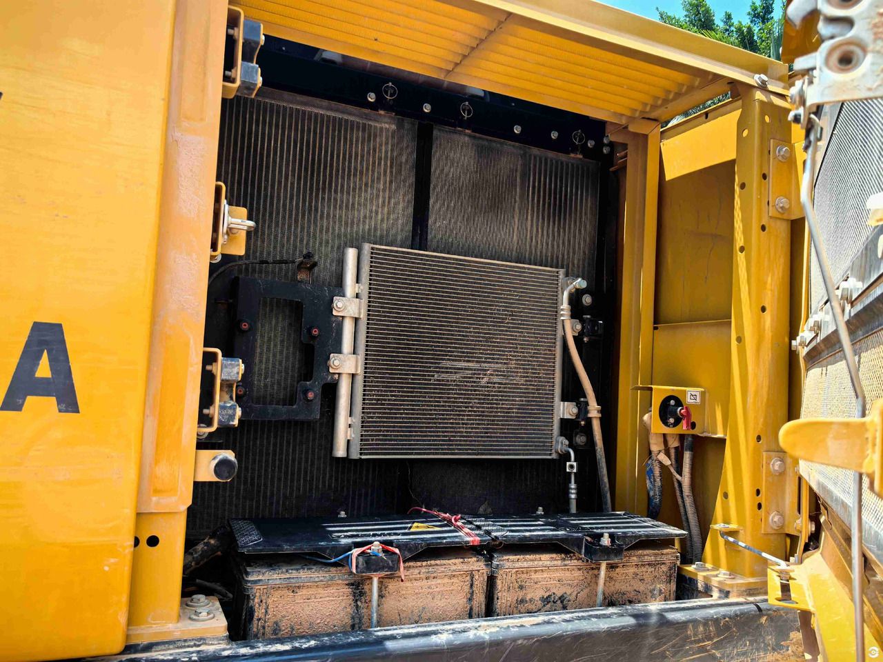 2024 XCMG XE200GA crawler excavator engine compartment view 2024 XCMG XE200GA crawler excavator engine compartment view