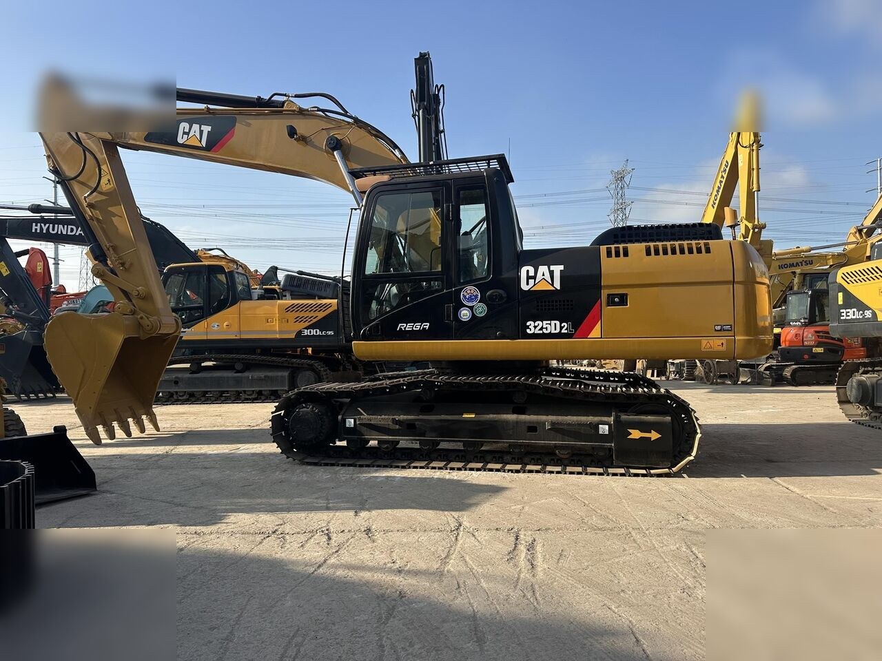 2024 Caterpillar 325D2L crawler excavator side view 2024 Caterpillar 325D2L crawler excavator side view