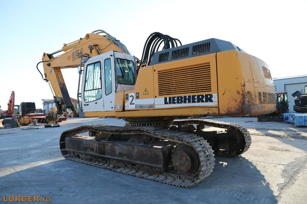 2005 Liebherr R954 B crawler excavator, rear three-quarter view 2005 Liebherr R954 B crawler excavator, rear three-quarter view