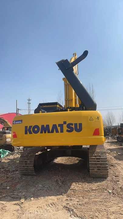 2022 Komatsu PC300-7 crawler excavator, rear view 2022 Komatsu PC300-7 crawler excavator, rear view