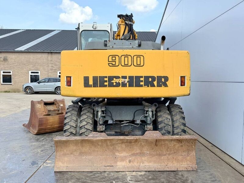 2000 Liebherr A900B LITRONIC wheel excavator rear view