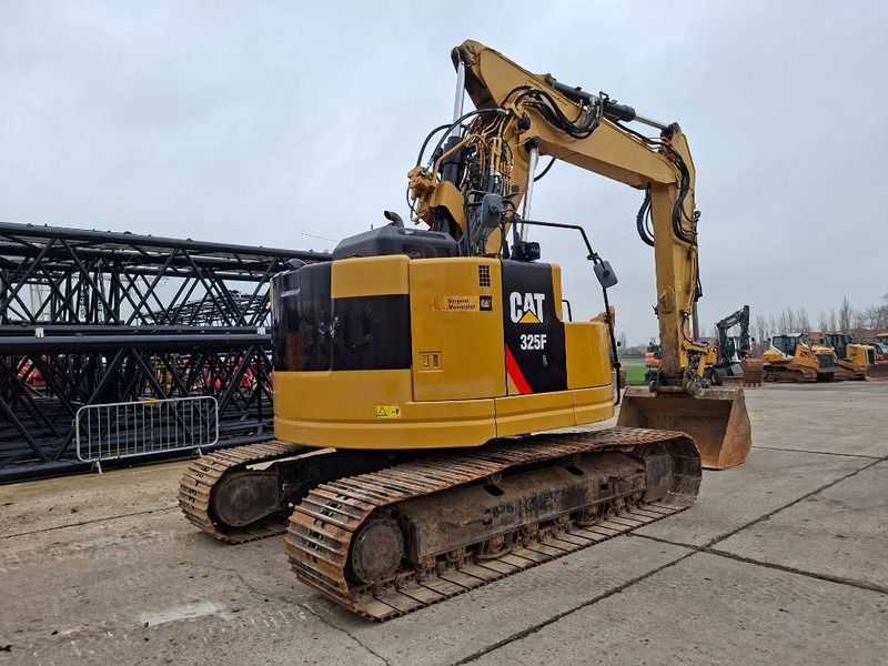 2016 Caterpillar 325F crawler excavator rear three-quarter view 2016 Caterpillar 325F crawler excavator rear three-quarter view