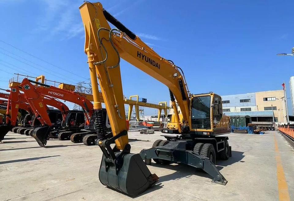 2022 Hyundai R210W-9 wheel excavator, front three-quarter view 2022 Hyundai R210W-9 wheel excavator, front three-quarter view