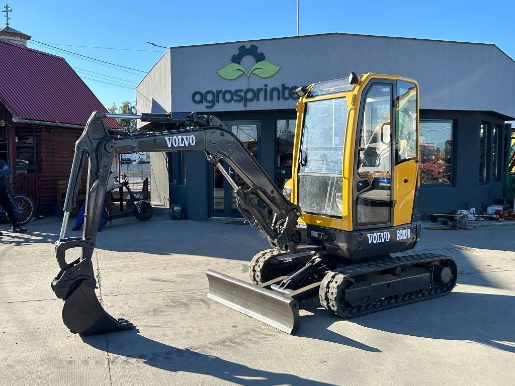 2012 Volvo ECR28 mini excavator, side view 2012 Volvo ECR28 mini excavator, side view