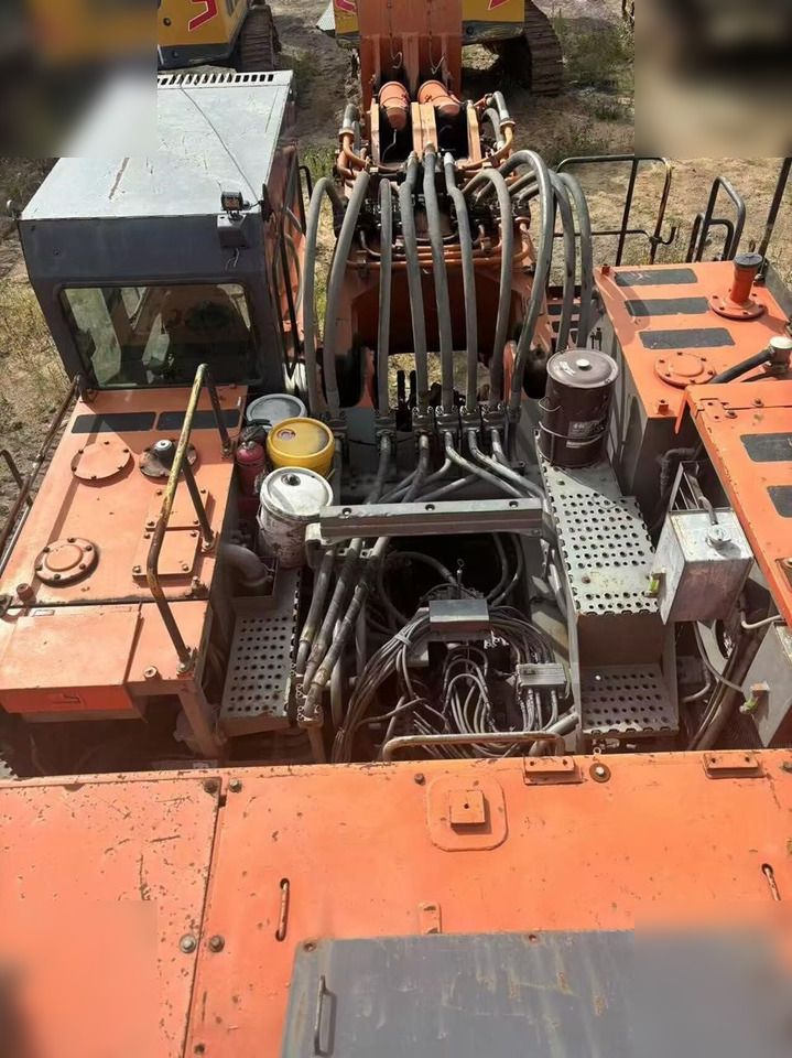2010 Hitachi EX1200-6 crawler excavator, top-down view of the upper structure 2010 Hitachi EX1200-6 crawler excavator, top-down view of the upper structure