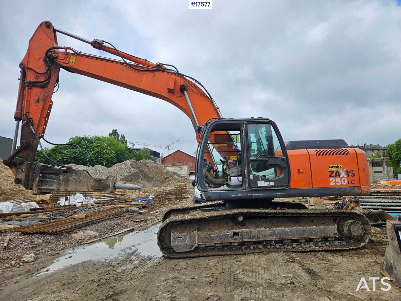 2011 Hitachi Zaxis 250 LC crawler excavator side view 2011 Hitachi Zaxis 250 LC crawler excavator side view