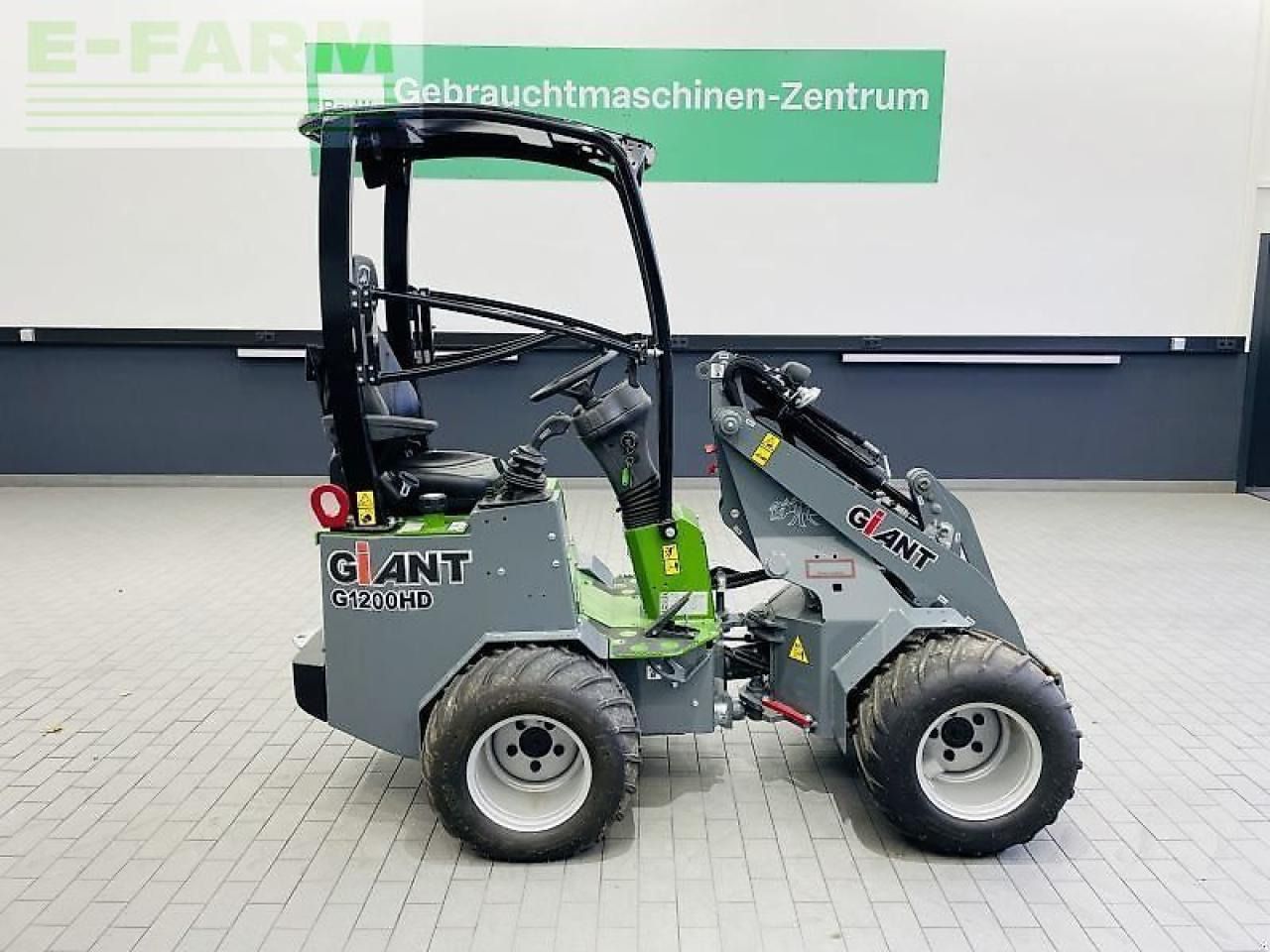 2023 Giant G1200 Mini Bagger