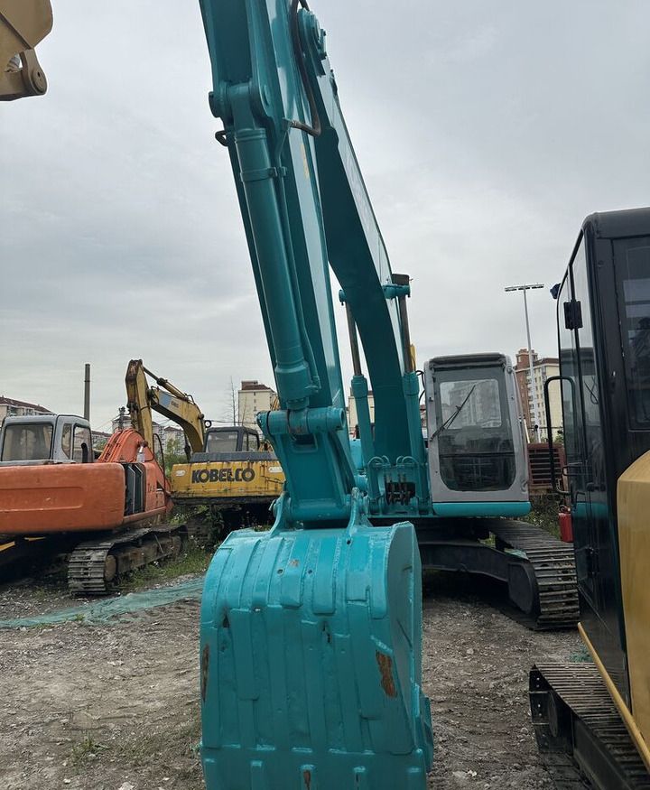 2018 Kobelco SK200 crawler excavator, front view of bucket and boom 2018 Kobelco SK200 crawler excavator, front view of bucket and boom