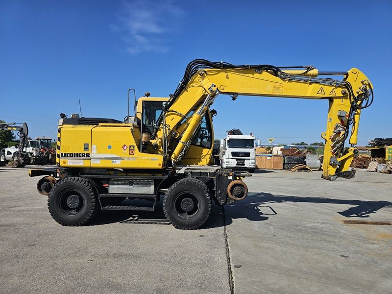 2007 Liebherr A900C ZW wheel excavator, side view 2007 Liebherr A900C ZW wheel excavator, side view