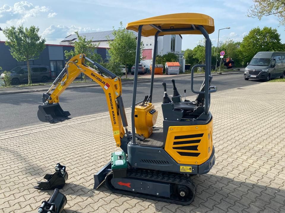 Berger Kraus BK1250JS mini excavator, side view Berger Kraus BK1250JS mini excavator, side view