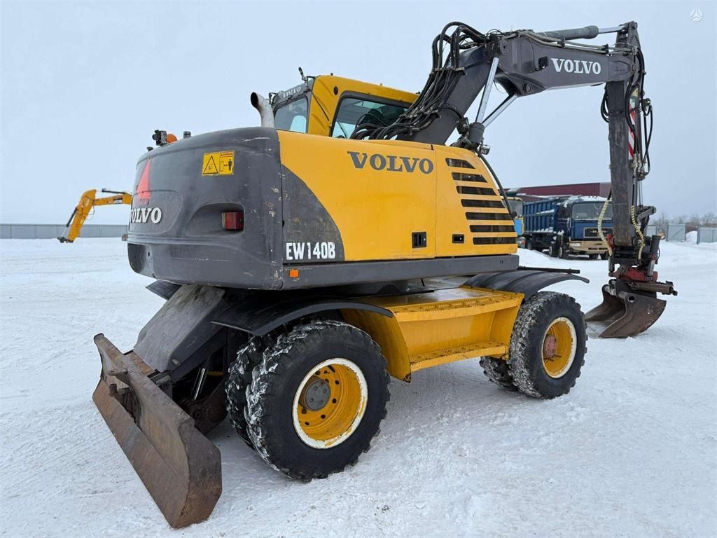 2004 Volvo EW140B wheel excavator, rear three-quarter view