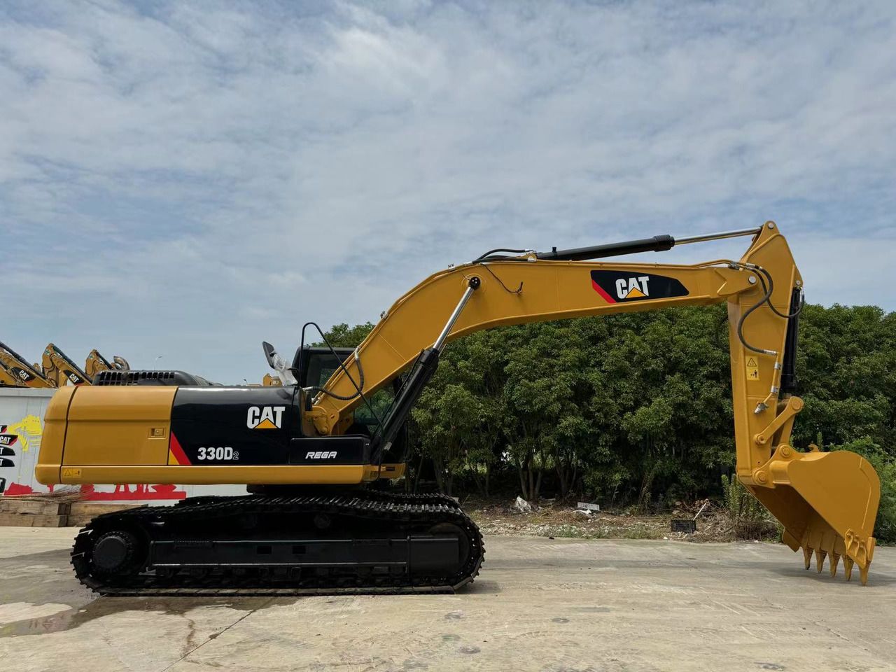 2022 Caterpillar 330D2L crawler excavator, side profile view 2022 Caterpillar 330D2L crawler excavator, side profile view