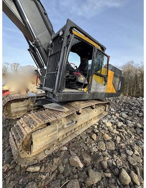 2021 Volvo EC380EL crawler excavator cab and tracks view 2021 Volvo EC380EL crawler excavator cab and tracks view