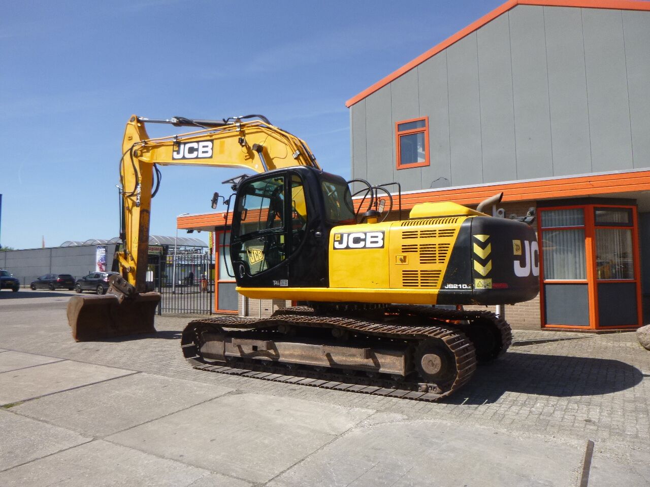 2015 JCB JS210LC crawler excavator side view 2015 JCB JS210LC crawler excavator side view