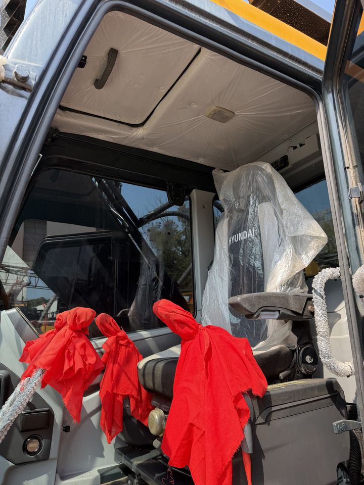 2025 Hyundai HX220HD crawler excavator interior cab view