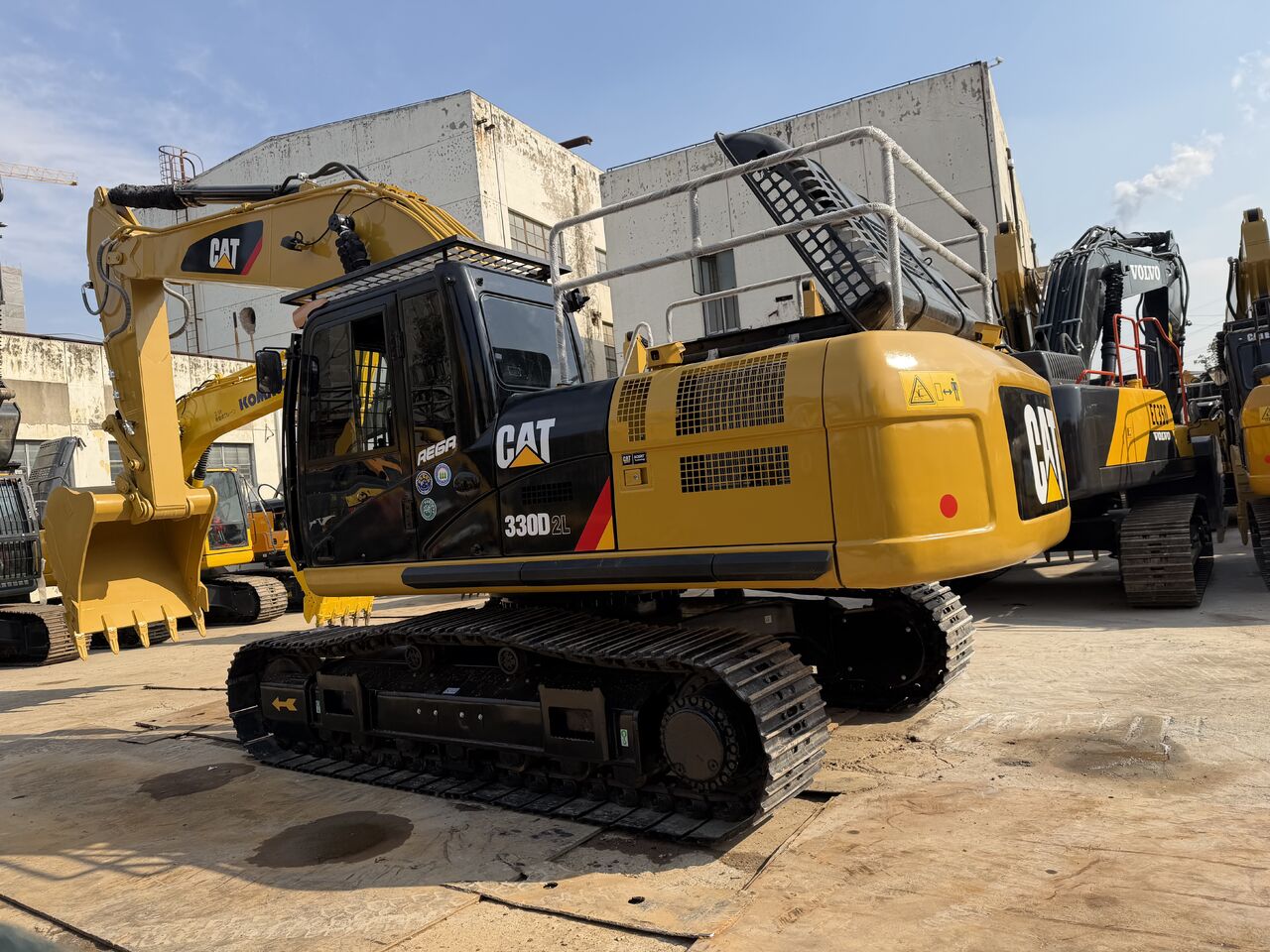 2025 Caterpillar 330D2L crawler excavator, rear three-quarter view 2025 Caterpillar 330D2L crawler excavator, rear three-quarter view