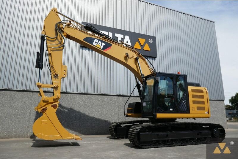 2015 Caterpillar 320EL crawler excavator, side profile view