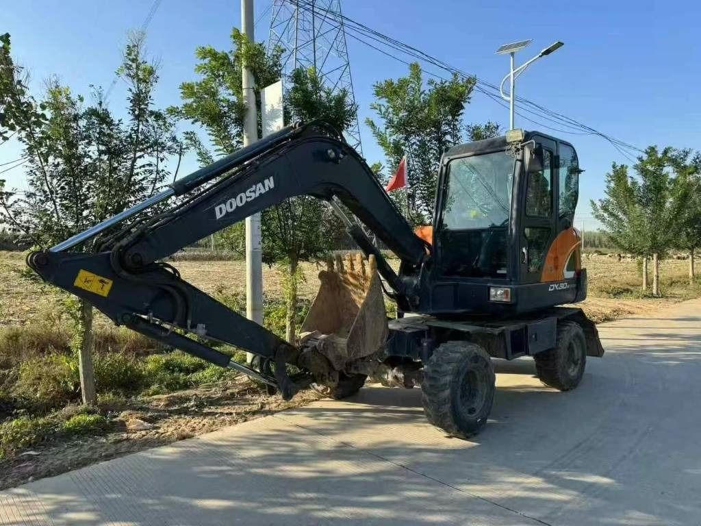 2024 Doosan DX60 DX50 wheeled excavator side view