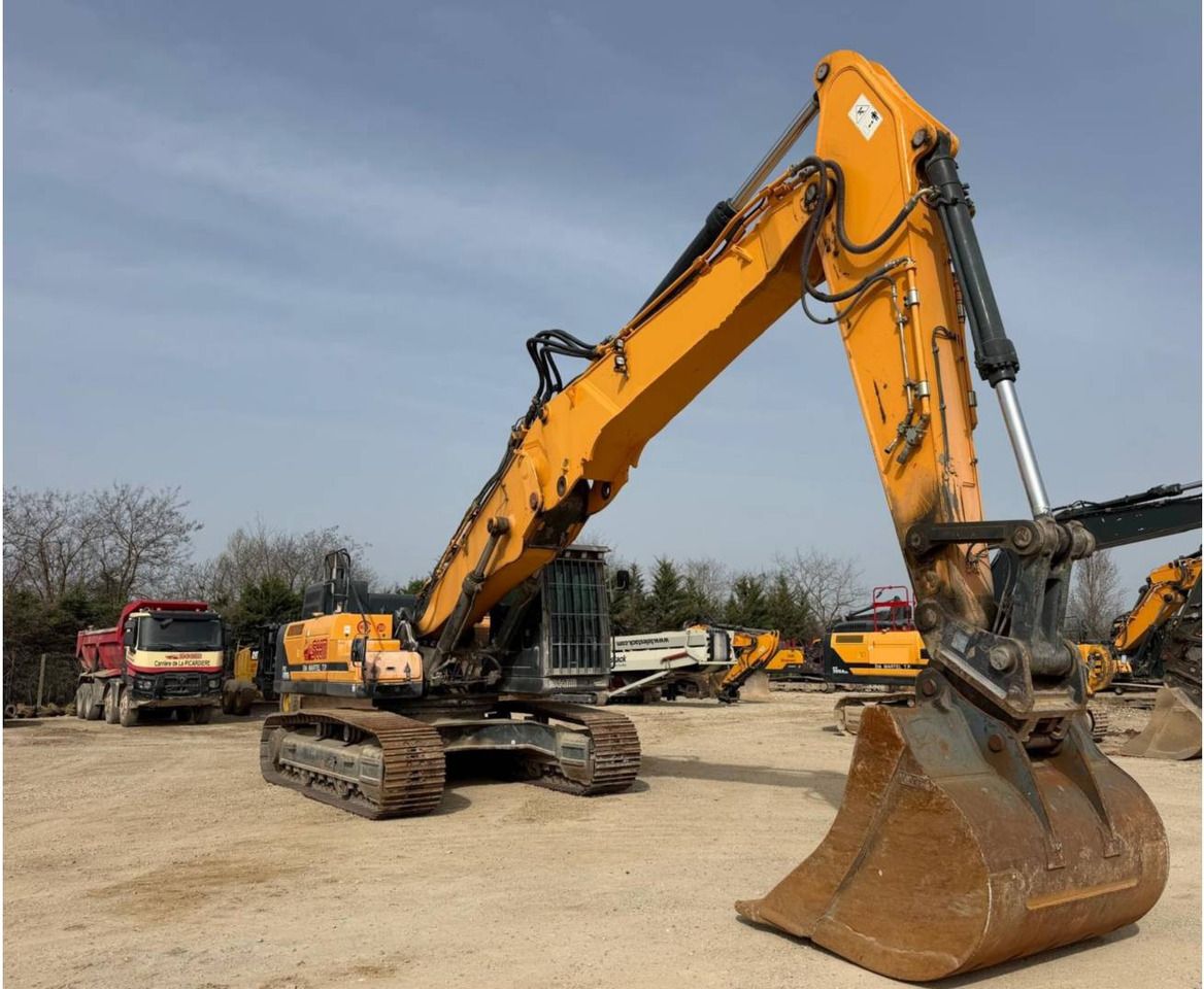 2017 Hyundai HX480LC crawler excavator, front three-quarter view 2017 Hyundai HX480LC crawler excavator, front three-quarter view