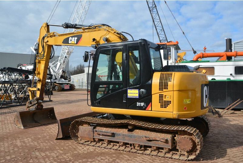 2016 Caterpillar 311FLRR crawler excavator, side view 2016 Caterpillar 311FLRR crawler excavator, side view
