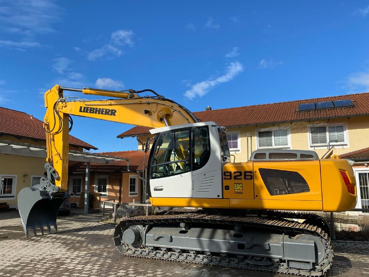2012 Liebherr 926 LC crawler excavator, side profile view