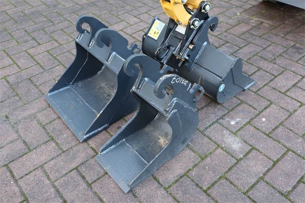 2021 Caterpillar 300.9D mini excavator buckets and quick coupler 2021 Caterpillar 300.9D mini excavator buckets and quick coupler