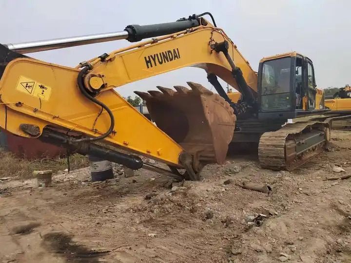 2014 Hyundai R385LC-9T crawler excavator, side profile view