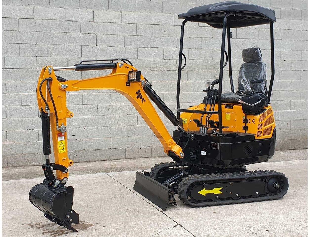 2024 Kubota HT18 mini excavator, front three-quarter view
