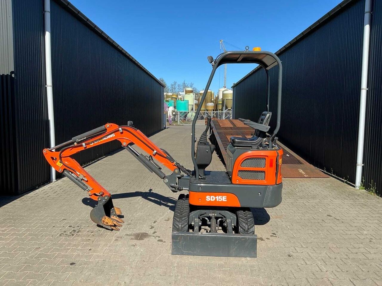 Kubota SD15E mini excavator, side view