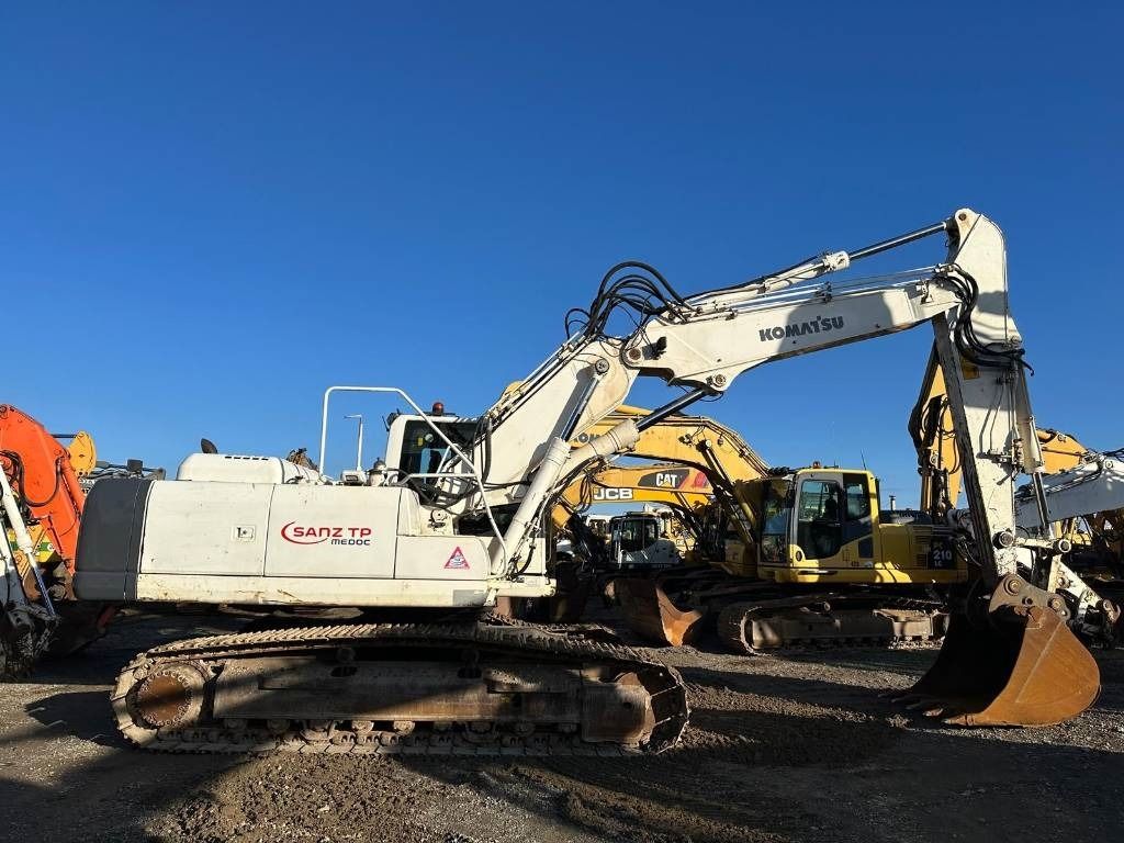 2012 Komatsu PC240NLC-8 crawler excavator side view 2012 Komatsu PC240NLC-8 crawler excavator side view