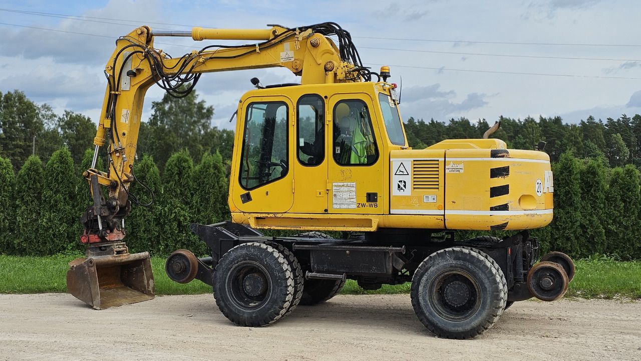 1996 Atlas 1304KZW wheel excavator, side view 1996 Atlas 1304KZW wheel excavator, side view