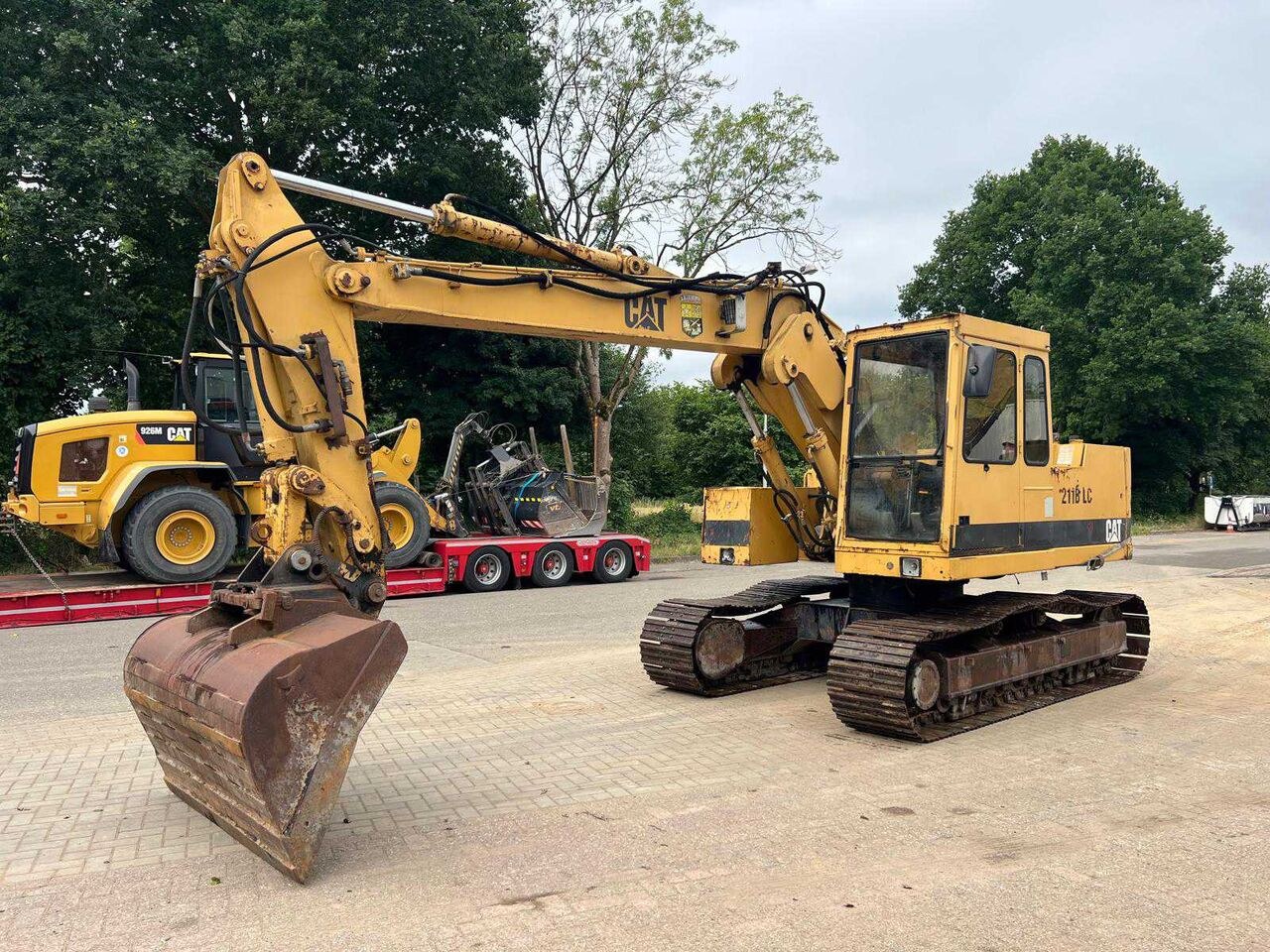 Caterpillar 211BLC crawler excavator, front three-quarter view