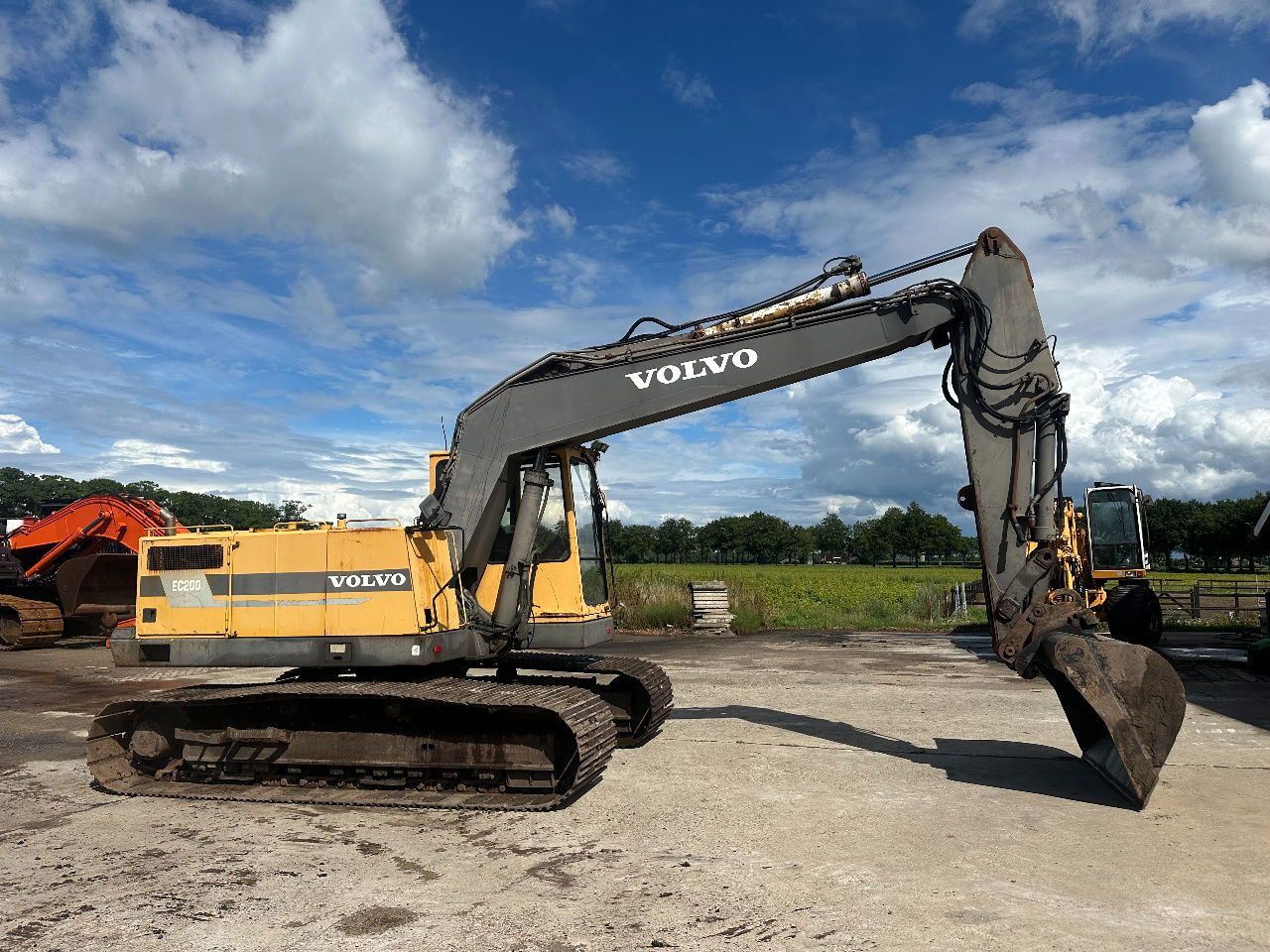 1996 Volvo EC200 crawler excavator side view 1996 Volvo EC200 crawler excavator side view