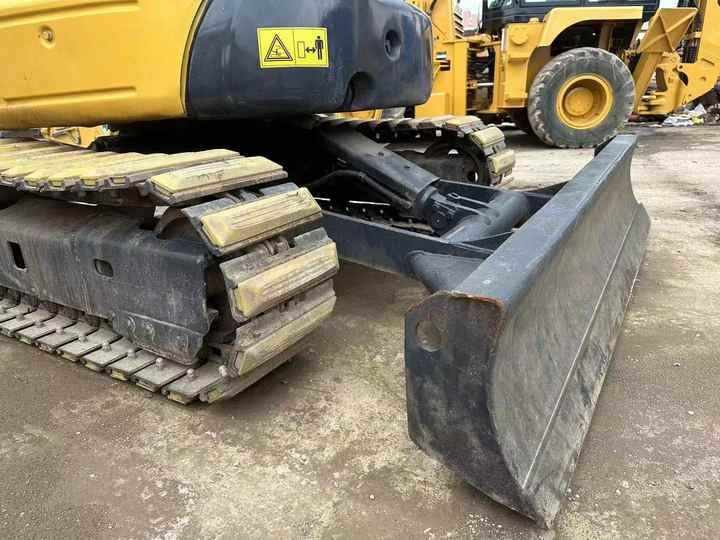 2011 Komatsu PC35MR mini excavator blade and track view 2011 Komatsu PC35MR mini excavator blade and track view