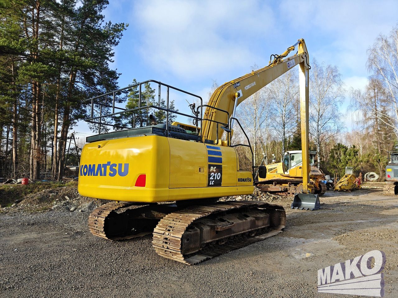 2016 Komatsu PC210LC-10 crawler excavator, rear three-quarter view 2016 Komatsu PC210LC-10 crawler excavator, rear three-quarter view