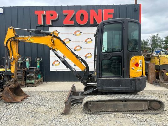 2016 Bobcat E35 mini excavator side view 2016 Bobcat E35 mini excavator side view