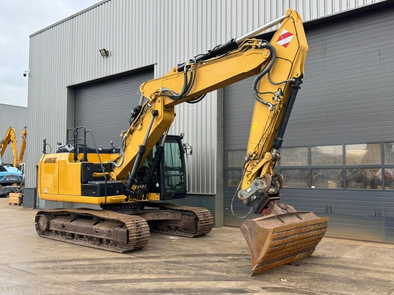 2014 Caterpillar 320EL crawler excavator side view 2014 Caterpillar 320EL crawler excavator side view