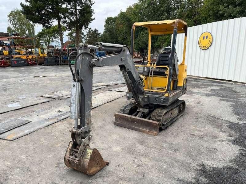 2000 Volvo EB12 mini excavator, front three-quarter view 2000 Volvo EB12 mini excavator, front three-quarter view