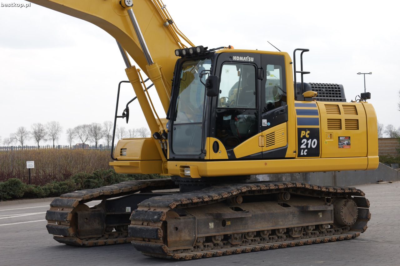 2020 Komatsu PC210LC-11 crawler excavator, side view
