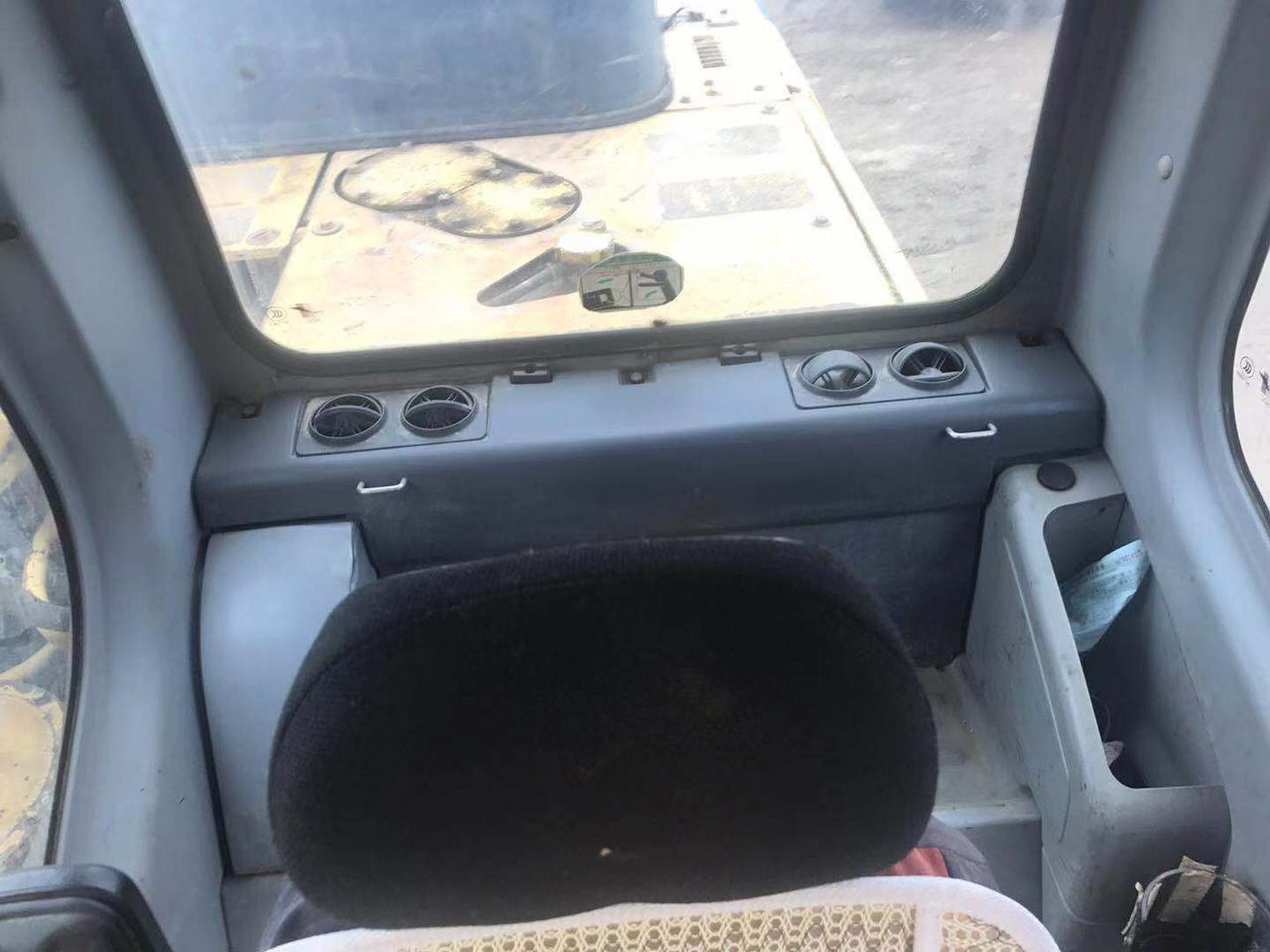 2017 Komatsu PC350-7 crawler excavator interior view 2017 Komatsu PC350-7 crawler excavator interior view