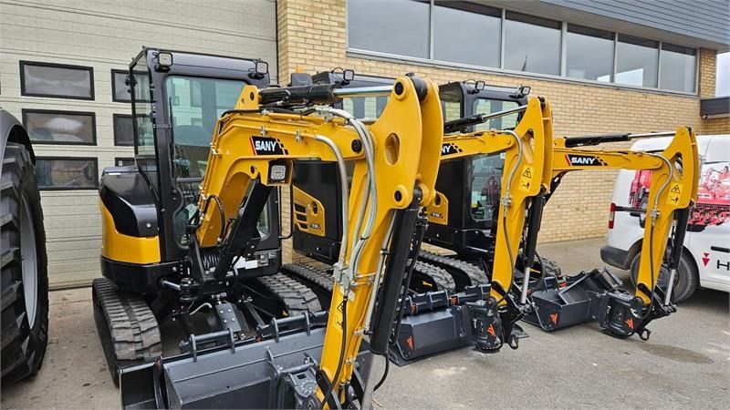 Sany SY18C mini excavator, front three-quarter view Sany SY18C mini excavator, front three-quarter view